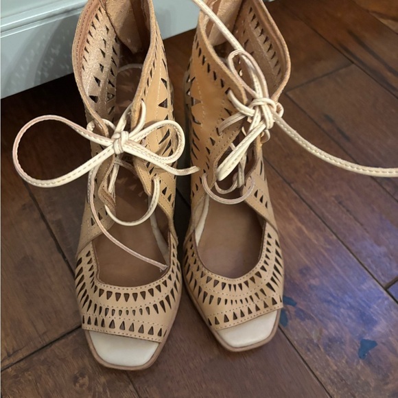 Jeffrey Campbell Rodillo Cutout Hi Wedge Peep Sandals Nude Size 9 - Picture 5 of 10